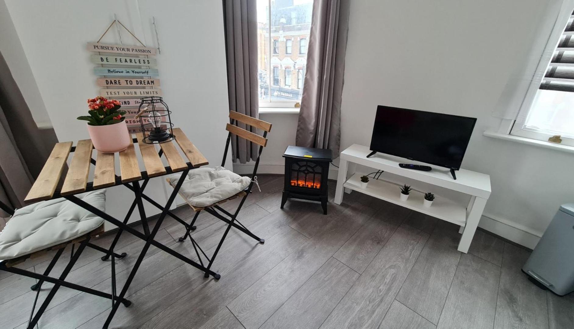 Cosy Studio With Kitchenette And Private Bathroom - 15Mins To Central London! ภายนอก รูปภาพ