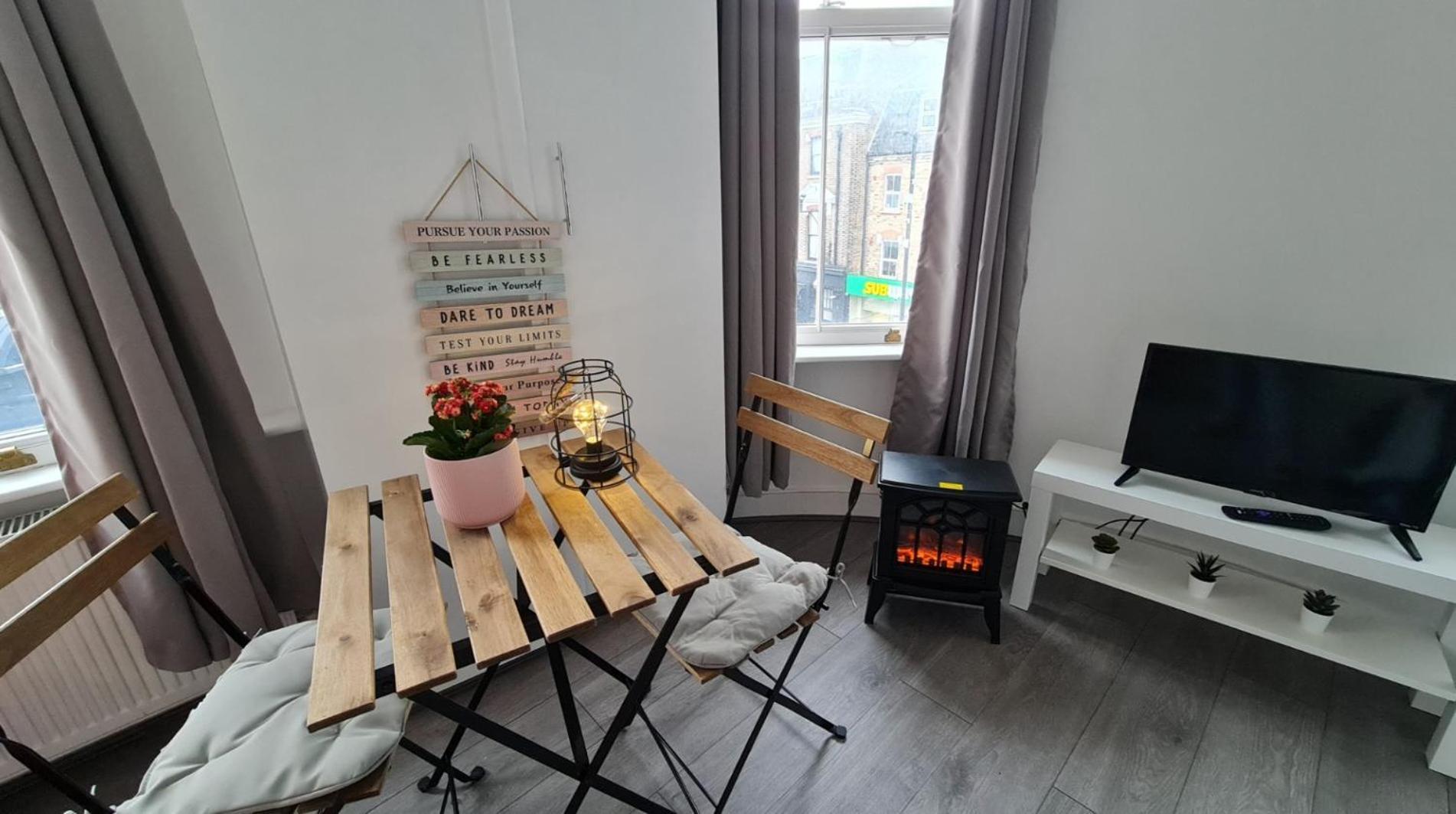 Cosy Studio With Kitchenette And Private Bathroom - 15Mins To Central London! ภายนอก รูปภาพ